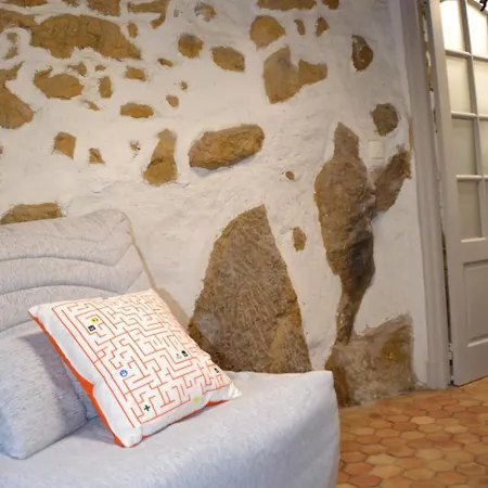 Апартаменти Lovely In Old Town Of 3 Pers