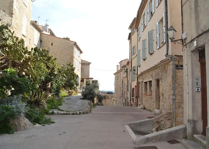 Lovely In Old Town Of 3 Pers Antibes